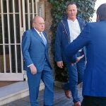 Pujol salió ayer de su domicilio a las 14:15 horas tras pasar allí la mañana entera