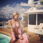 Paris Hilton, muy sexy en biquini