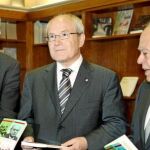 Maragall, Montilla y Pujol, ayer, durante la presentación de un libro sobre presidentes de la Generalitat