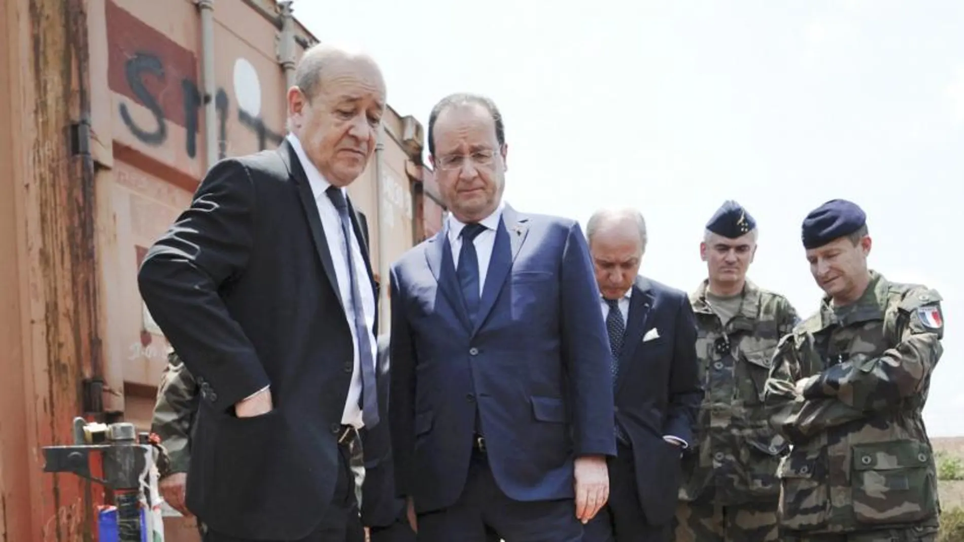 Hollande promete una pena «ejemplar» por el abuso sexual del Ejército