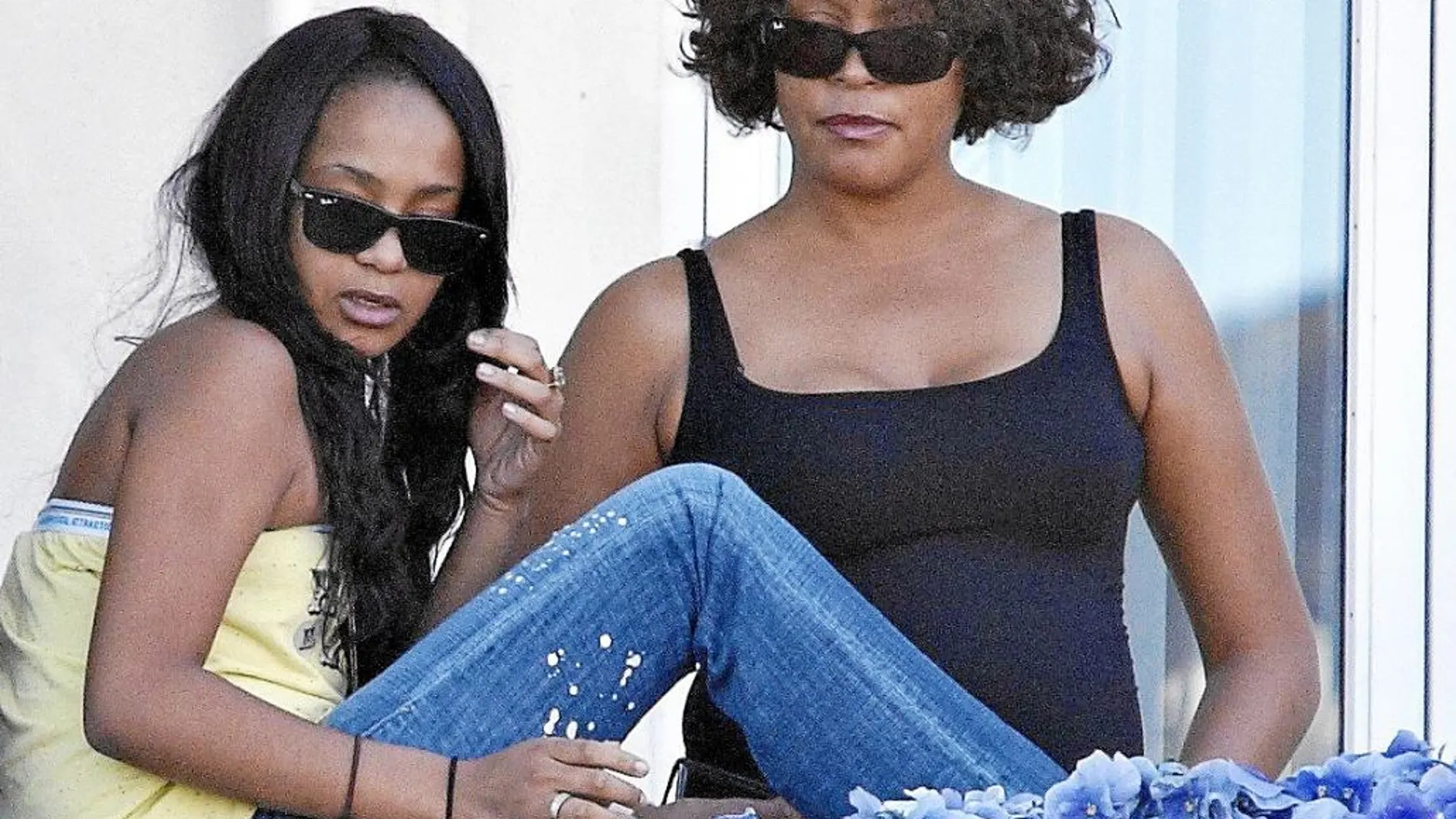 Bobbi Kristina Brown junto a su madre, Whitney Houston