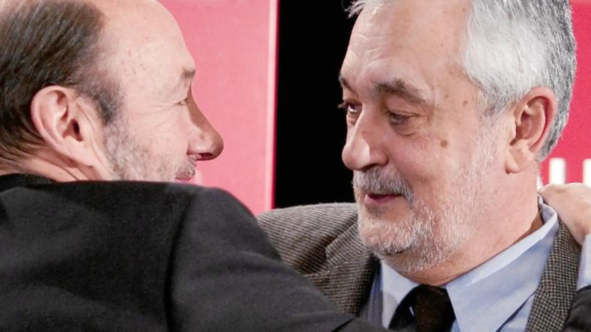 Alfredo Pérez Rubalcaba y José Antonio Griñán, el pasado sábado en Sevilla