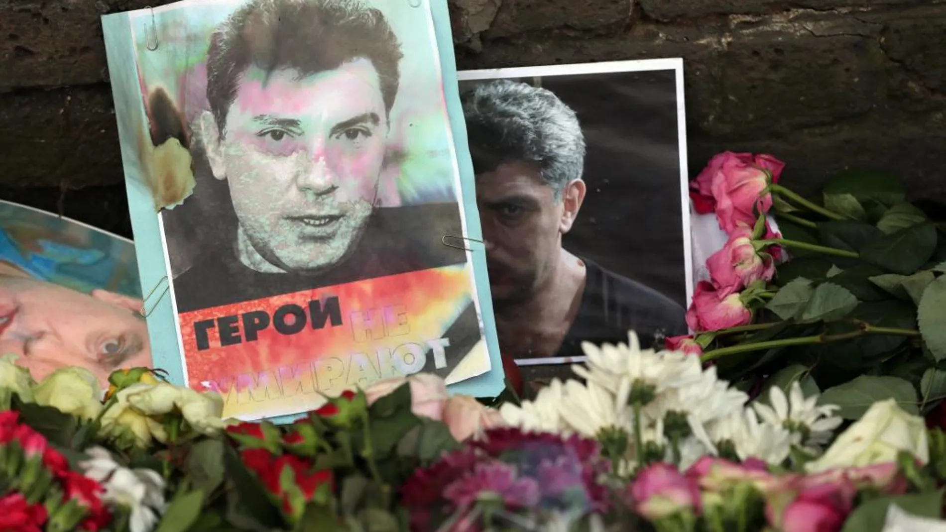Flores en recuerdo de Boris Nemtsov