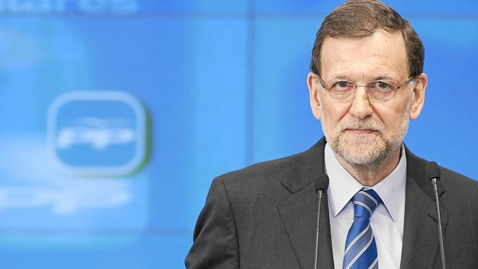El presidente del Gobierno y del PP, Mariano Rajoy, al inicio de una reunión extraordinaria del Comité Ejecutivo Nacional del partido
