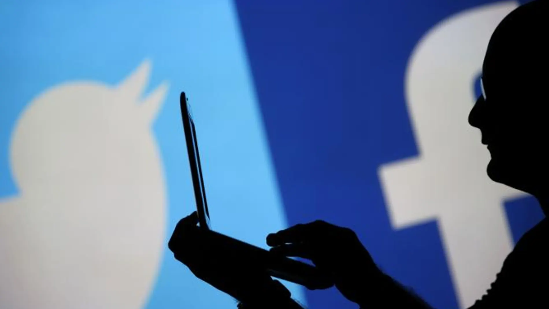 Facebook y Twitter, dominan las redes en España.