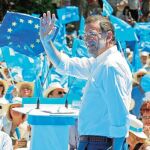 Rajoy apoya en Zaragoza a los empleados de Opel