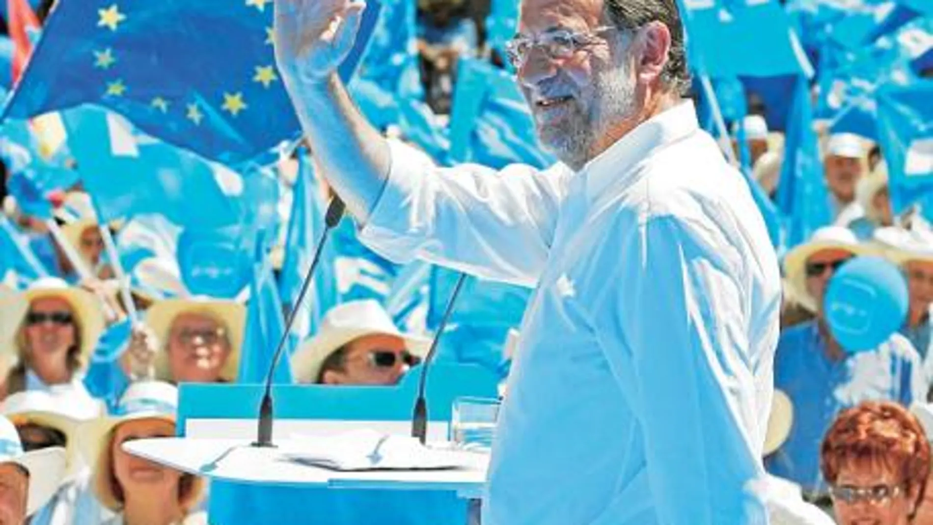 Rajoy apoya en Zaragoza a los empleados de Opel