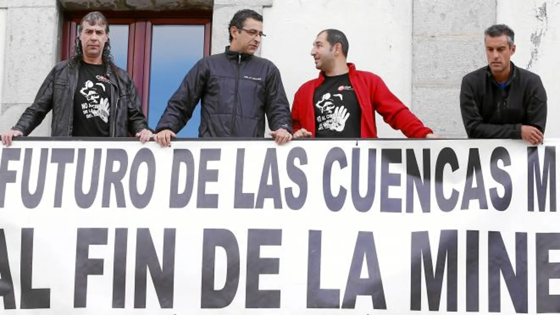 Cuatro mineros se encierran en el Ayuntamiento de Pola de Gordón (León) como medida de protesta ante la situación del sector
