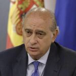 El ministro del Interior, Jorge Fernández Díaz, durante la rueda de prensa posterior a la reunión del Consejo de Ministros, hoy en el Palacio de la Moncloa.