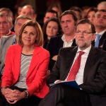 El presidente del Gobierno, Mariano Rajoy, junto a María Dolores de Cospedal.