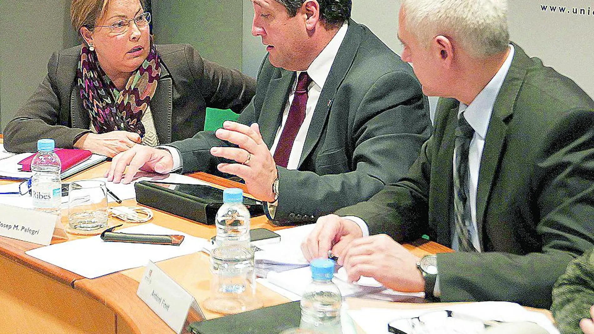 Unió Democràtica reunió a su comité de gobierno sin la participación de Duran (que ayer regresó de Chile) y se abrió a posponer la votación de la declaración de soberanía