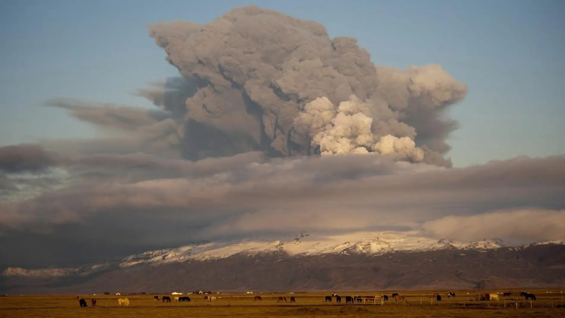 Imagen del Eyjafjallajokull, otro volcán en activo de Islandia