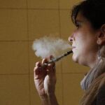 La OMS pide prohibir los cigarrillos electrónicos en espacios cerrados