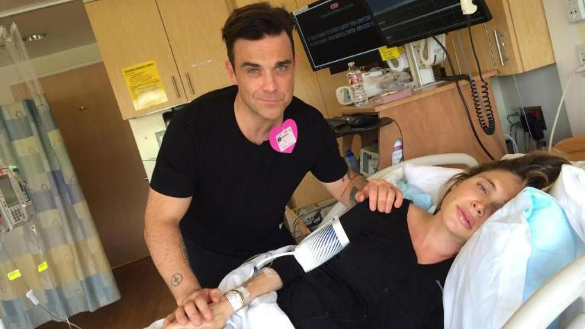 Robbie Williams «ameniza» el parto de su mujer