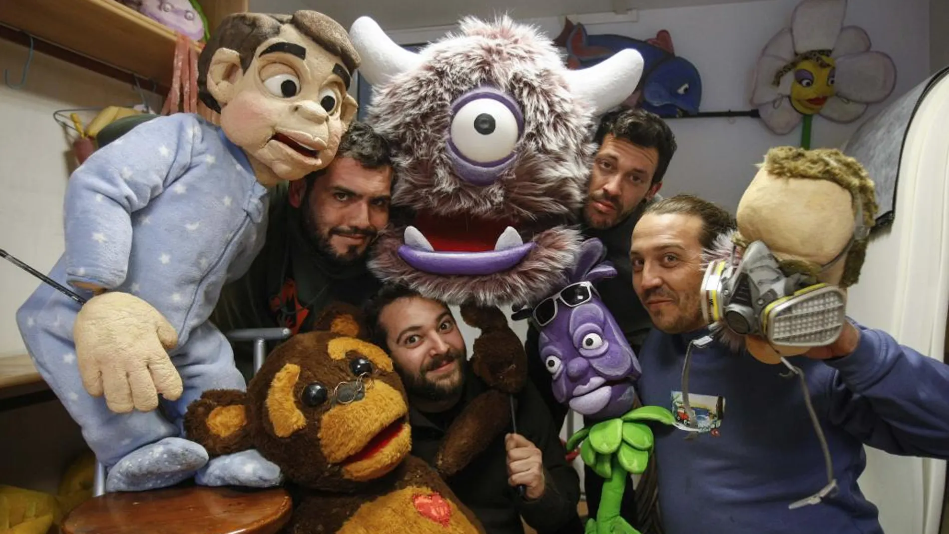 Compañía de Teatro de Títeres a «Aseismanos»