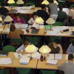 Fuenlabrada publica la lista definitiva de beneficiarios de las ayudas universitarias