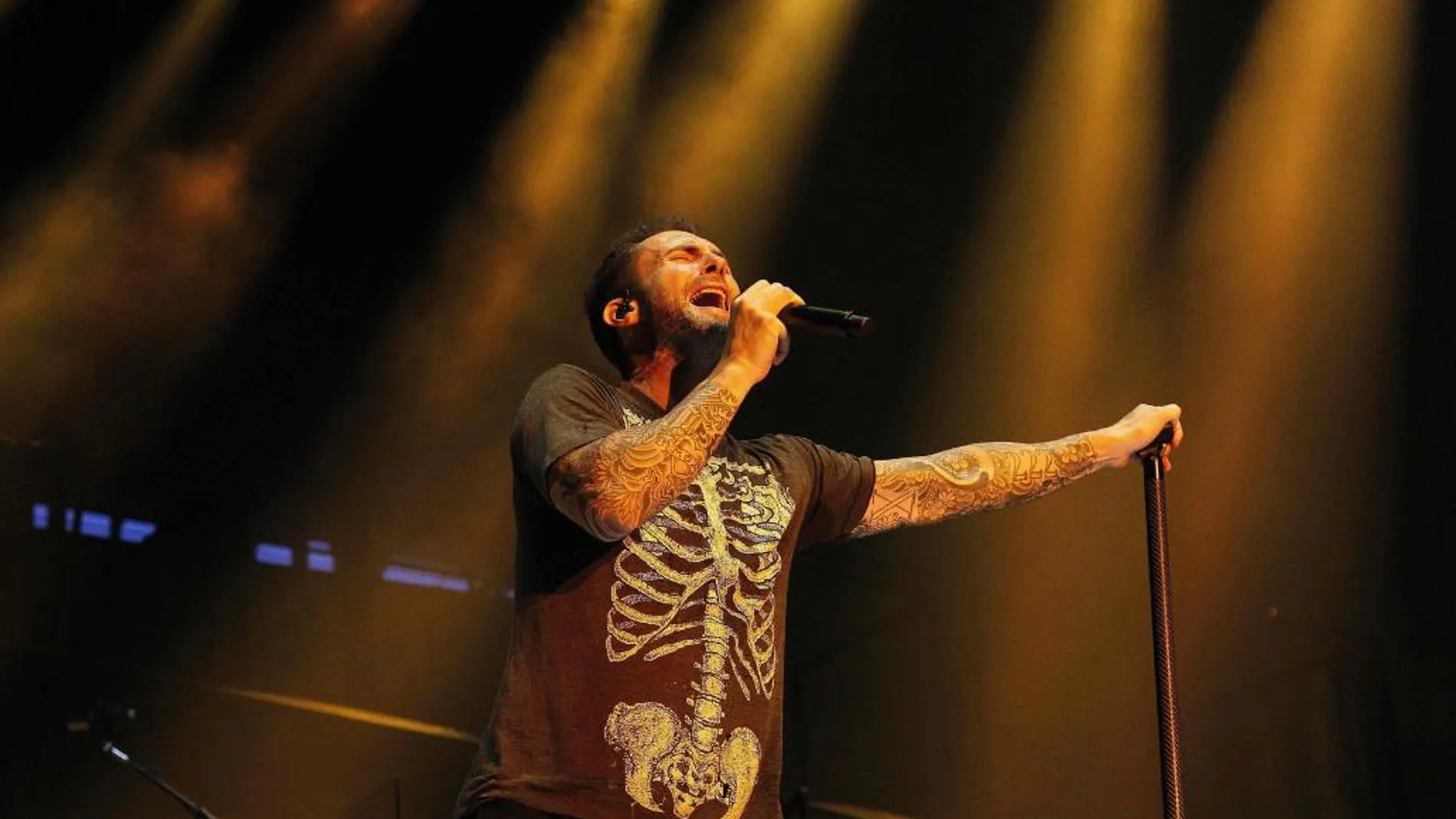 Adam Levine durante su actuación en el Palau Sant Jordi
