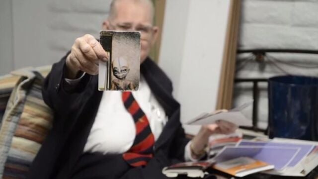 Un científico documenta en un vídeo la existencia de extraterrestres en el Área 51