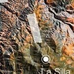 Un parque solar en lo alto de un observatorio astronómico