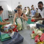 Imagen de un grupo de voluntarios en Cáritas Valencia
