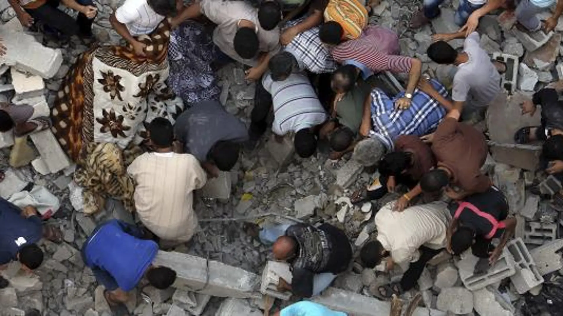 Las bombas israelíes han afectado a viviendas y locales comerciales en Gaza, lo que se ha dejado notar en los pequeños negocios.