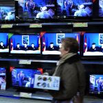 Imagen en distintas televisiones de terroristas de ETA, encapuchados, en uno de sus comunicados
