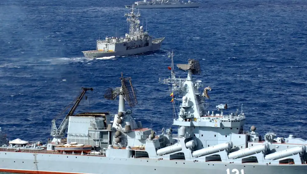 Imagen de archivo del desturctor ruso &quot;Moskva&quot;en unas maniobras conjuntas en el Mediterráneo.