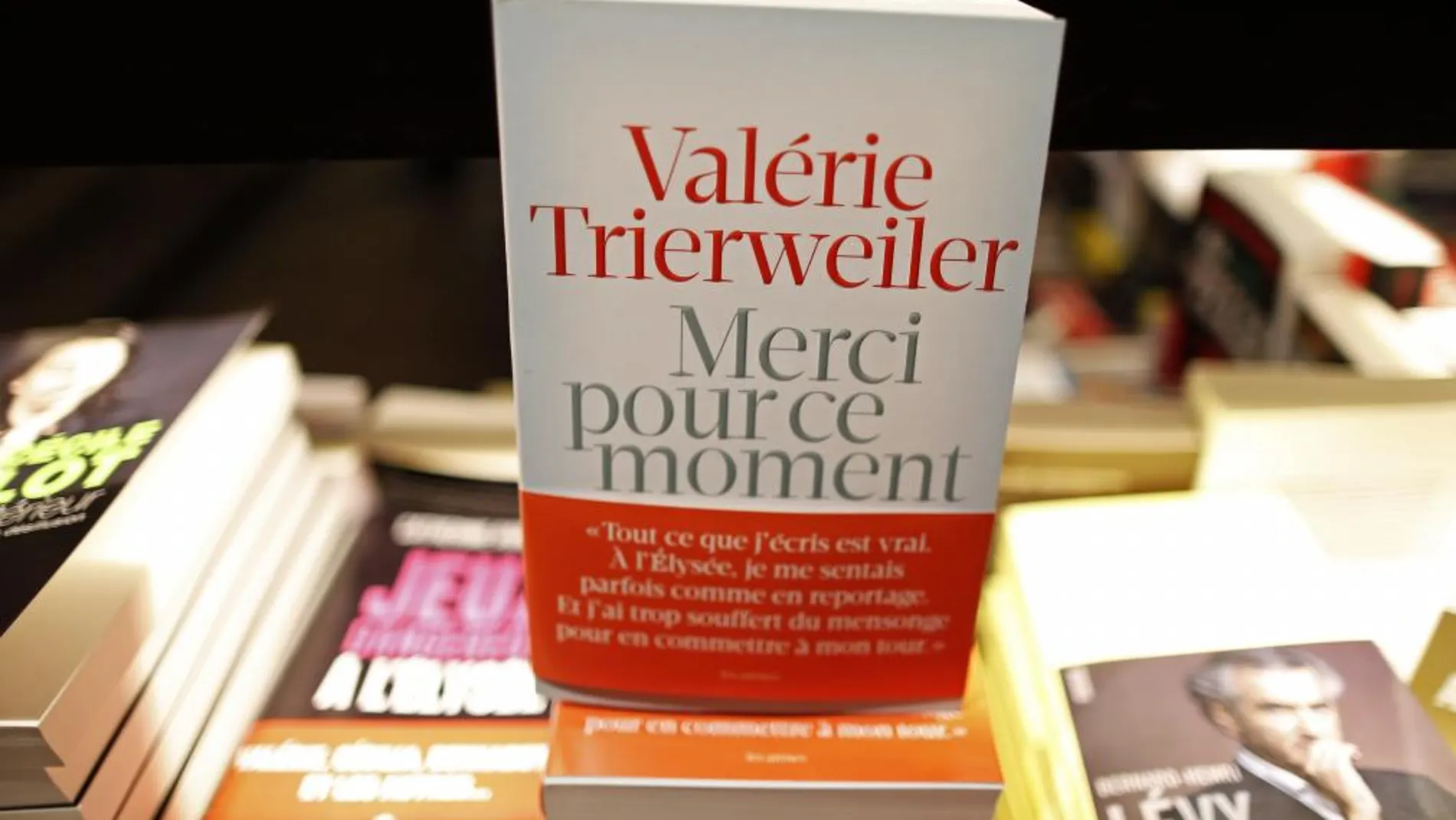 Vista dede "Merci pour ce moment"(Gracias por este momento), el libro de la periodista francesa Valérie Trierweiler