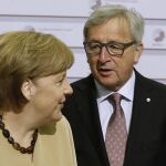 La canciller alemana, Angela Merkel y el presidente de la Comisión Europea