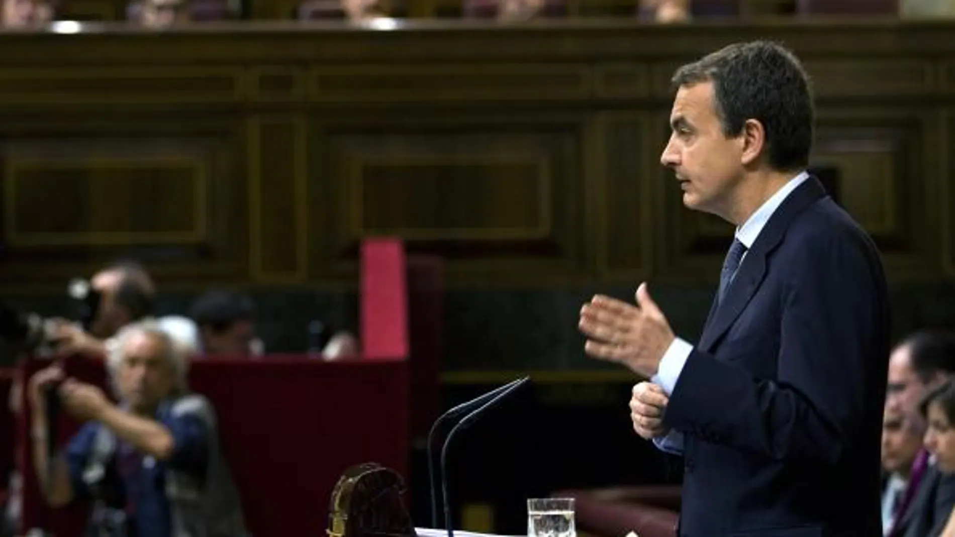 Zapatero anuncia que este año las pensiones mínimas subirán más que el IPC