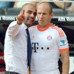 Pep Guardiola, junto a Robben.