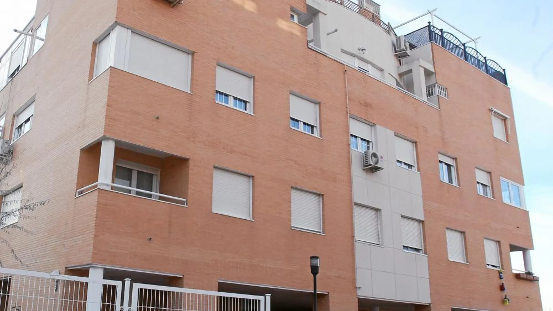 La gallina de los «pisos de oro» de Rivas se vuelve contra IU