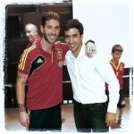 Fotografía del twiter de Sergio Ramos en la que Raúl visitaba a la Selección en Doha