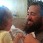 El llanto desconsolado de una niña que arrasa en la red