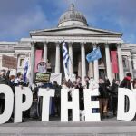 Manifestación en Londres frente a la National Gallery para que se condone la deuda a Grecia