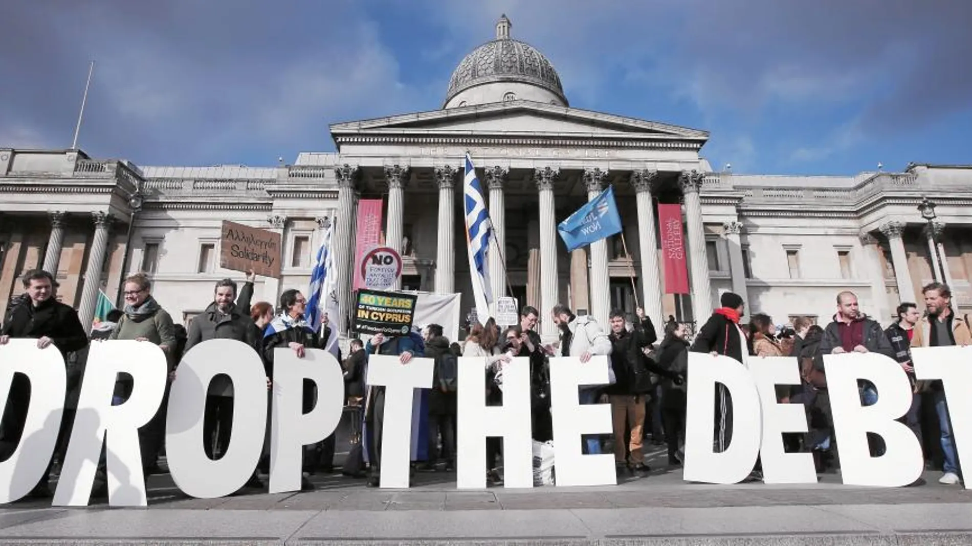 Manifestación en Londres frente a la National Gallery para que se condone la deuda a Grecia