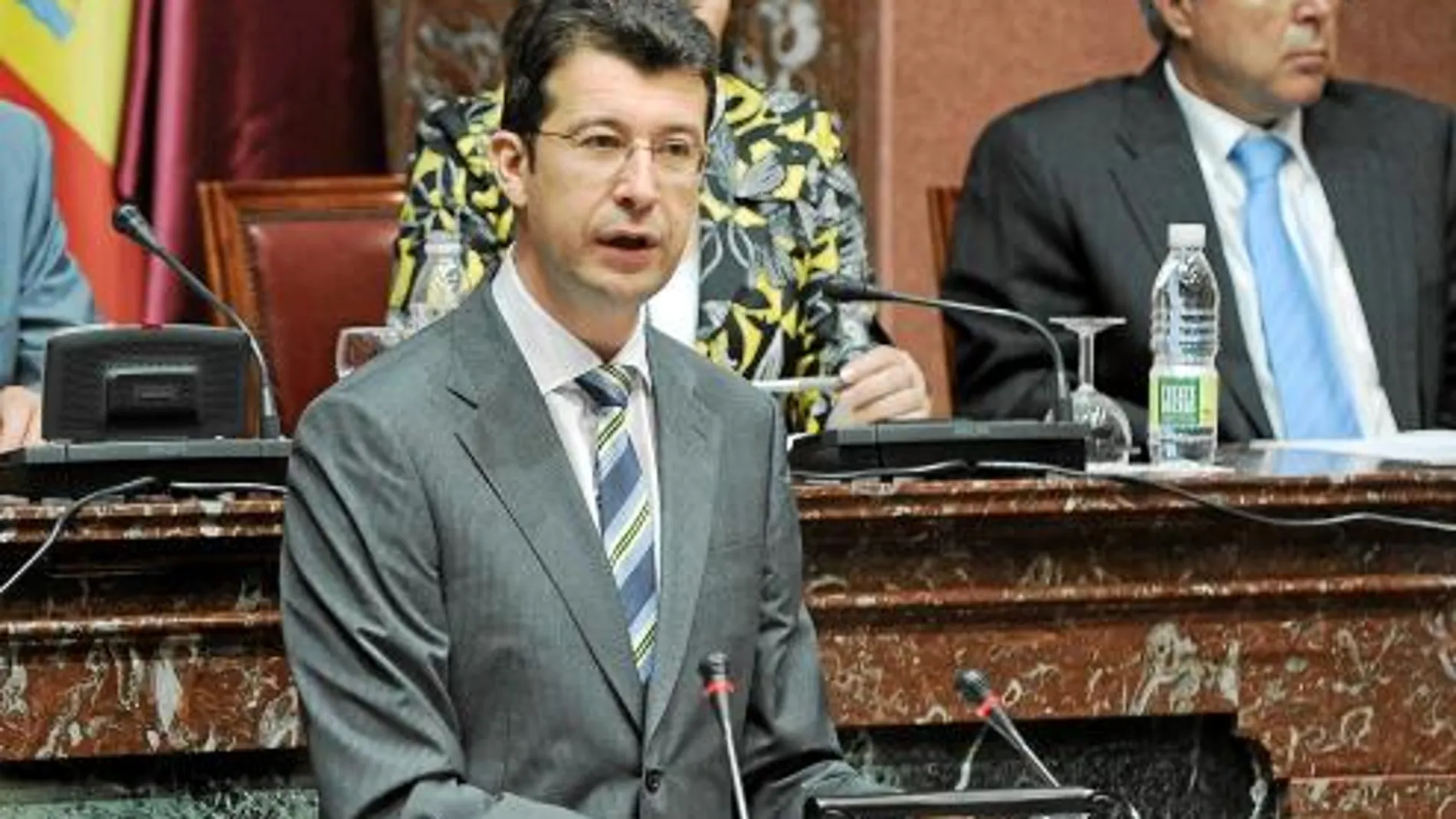 El PP acusa a Saura de no querer la igualdad para los murcianos