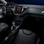 El Peugeot 208 puede incorporar ahora tecnologías más modernas como la función Mirror Screen, que replica nuestro smartphone en el coche.