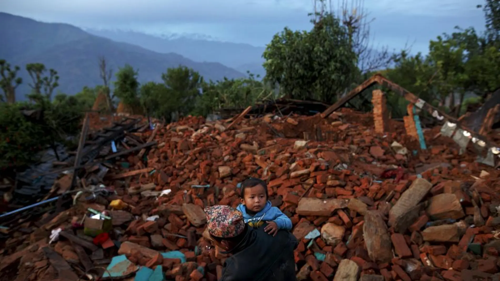 Las 10.000 vidas rotas de Nepal