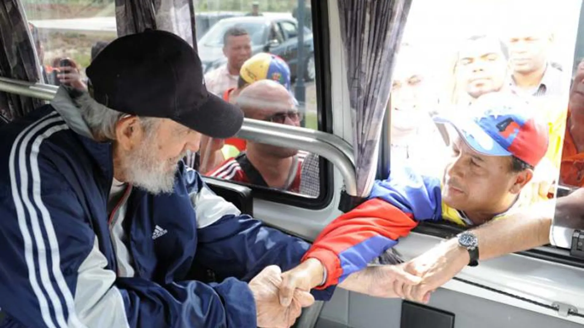 Fidel Castro coincidió con miembros de una delegación venezolana de solidaridad con Cuba.