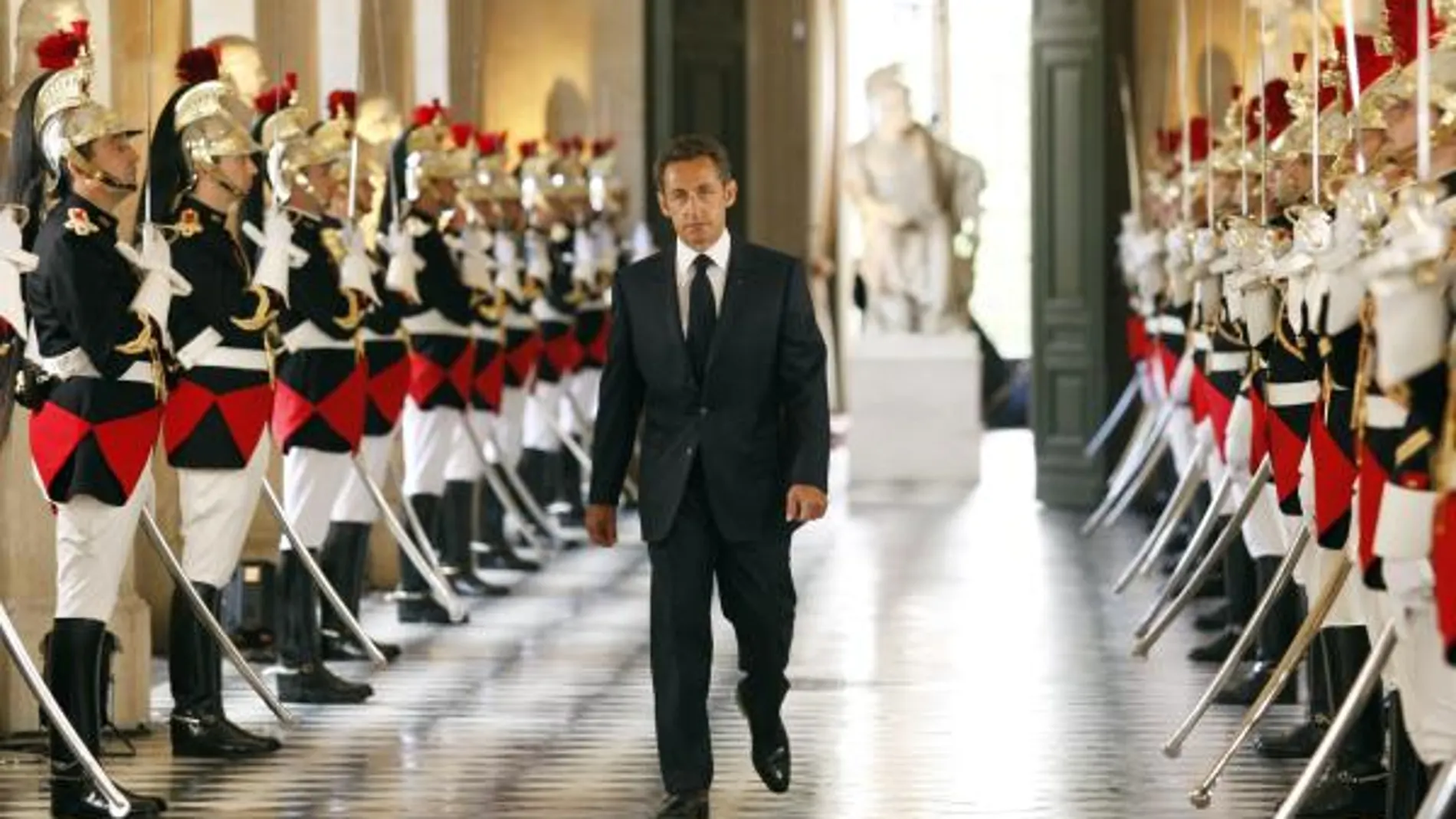Sarkozy declara la guerra al burka en una histórica alocución al Parlamento en el Palacio de Versalles