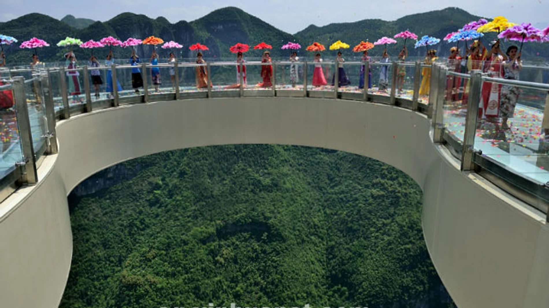 Inauguran la pasarela más alta del mundo