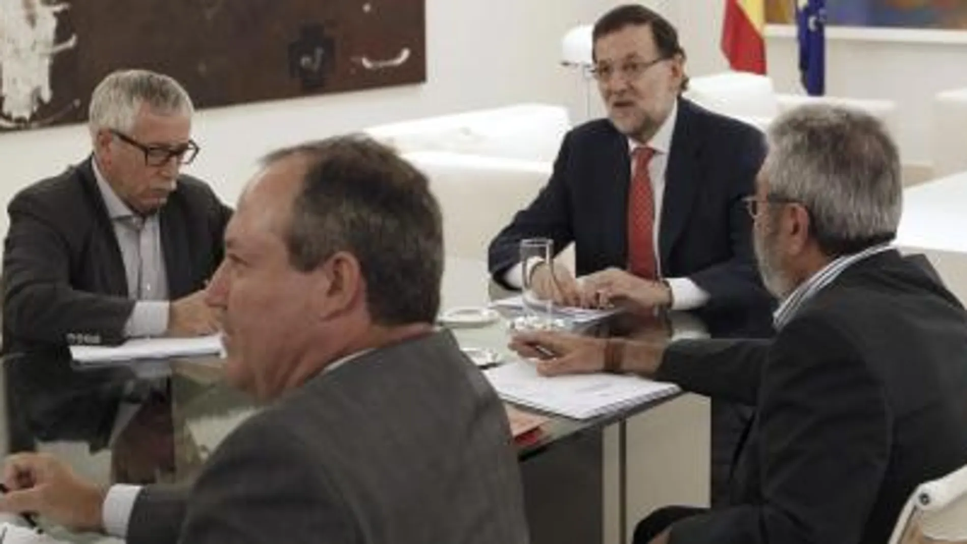 El presidente del Gobierno, Mariano Rajoy, se se ha reunido en Moncloa con los máximos responsables de UGT, Cándido Méndez; CC.OO, Ignacio Fernández Toxo; CEOE, Juan Rosell, y Cepyme, Jesús Terciado
