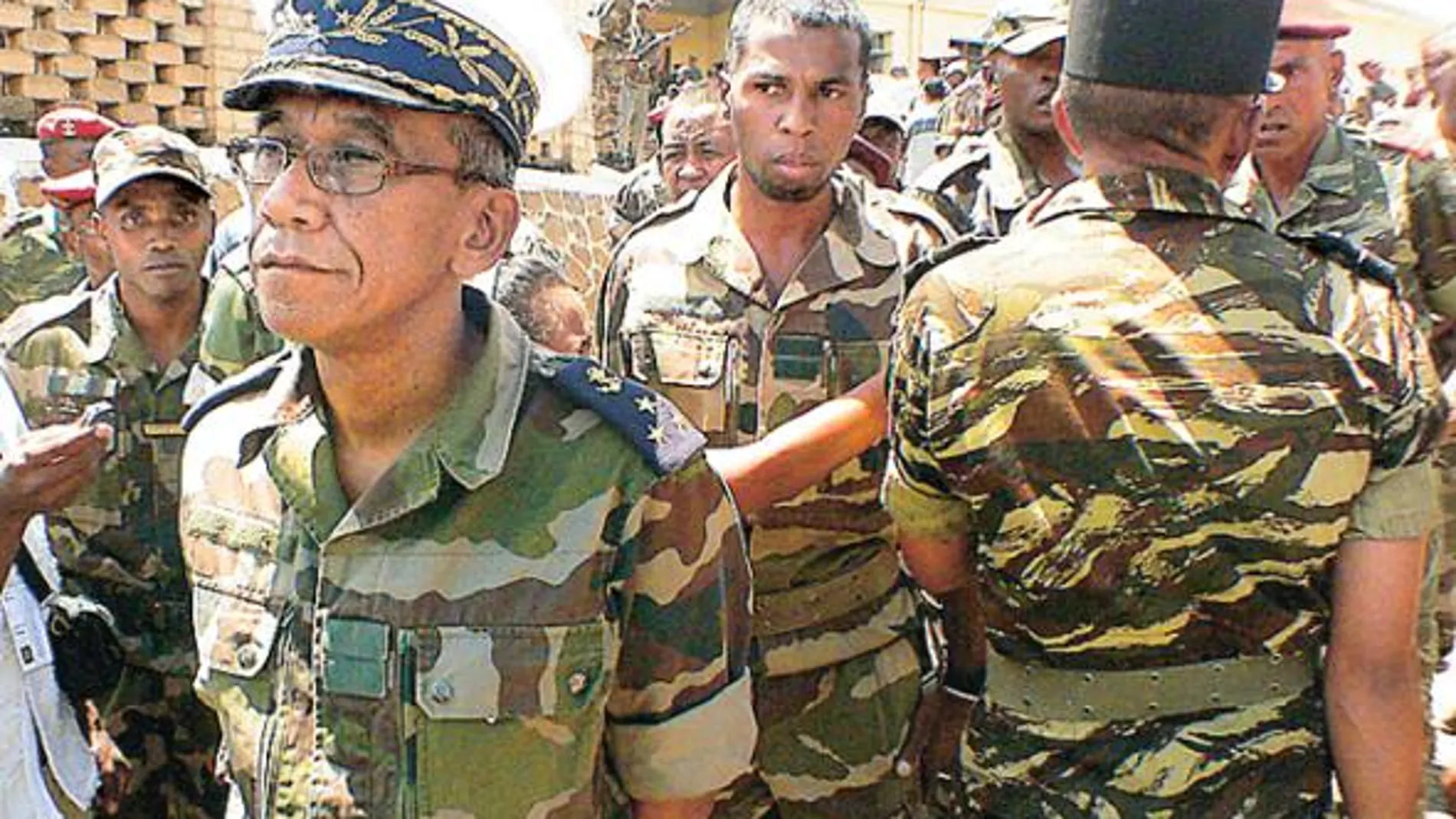 Los militares rebeldes cercan el Palacio Presidencial de Magadascar