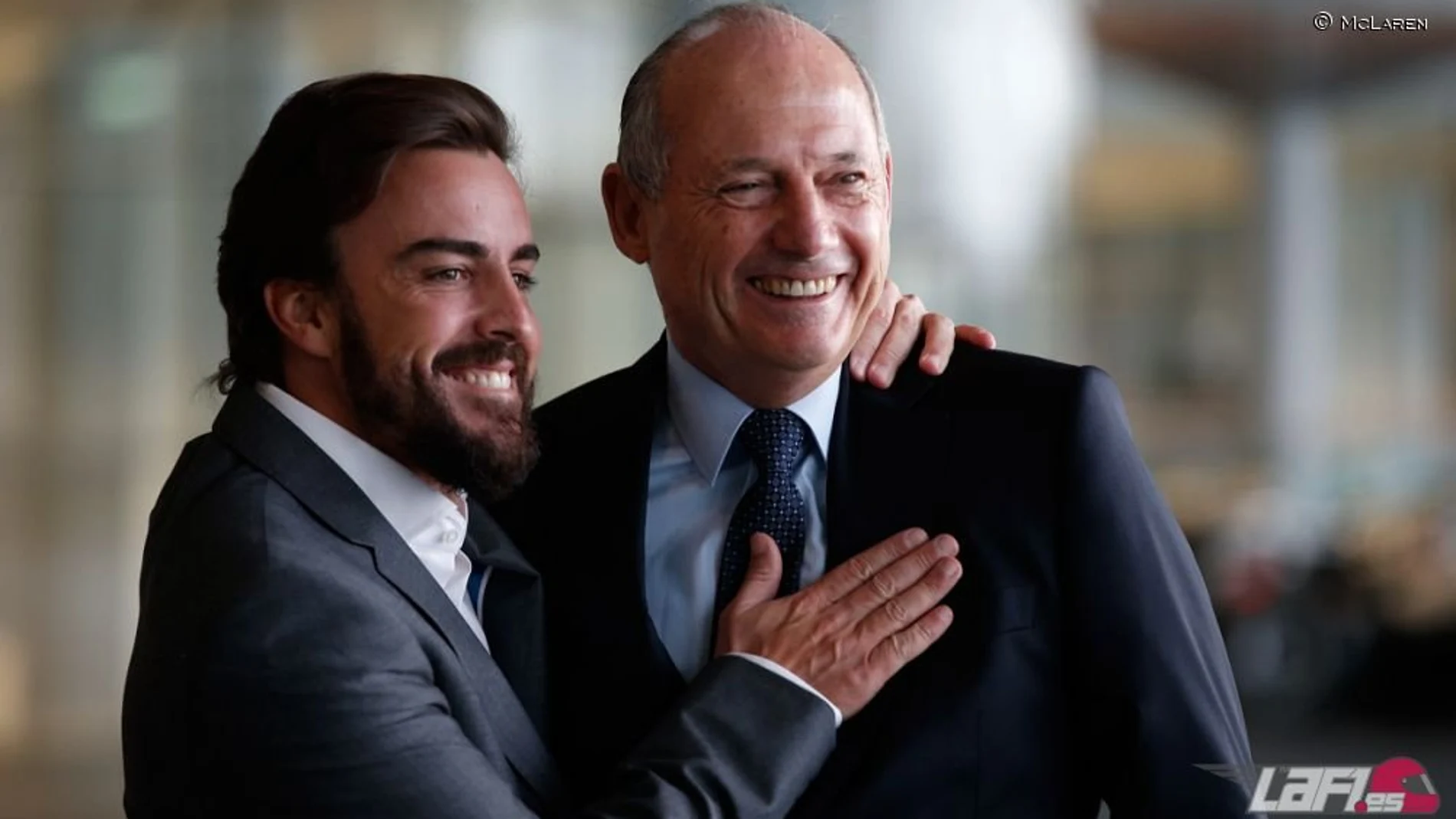 Alonso, junto a Ron Dennis.