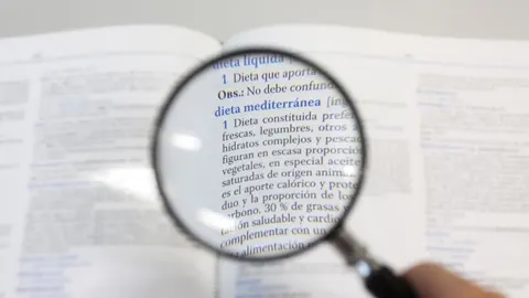 Los diez bulos lingüísticos: ni «almóndigas» ni «manda uebos»