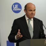 Luis de Guindos, comparece en rueda de prensa tras la reunión del Consejo de ministros de Economía y Finanzas de la Unión Europea (UE)