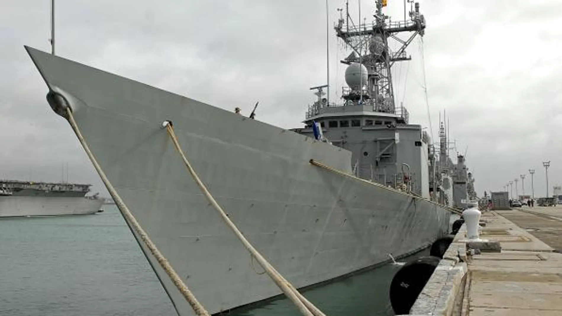 La Armada intercepta a tiros a un barco sospechoso de piratería en Somalia