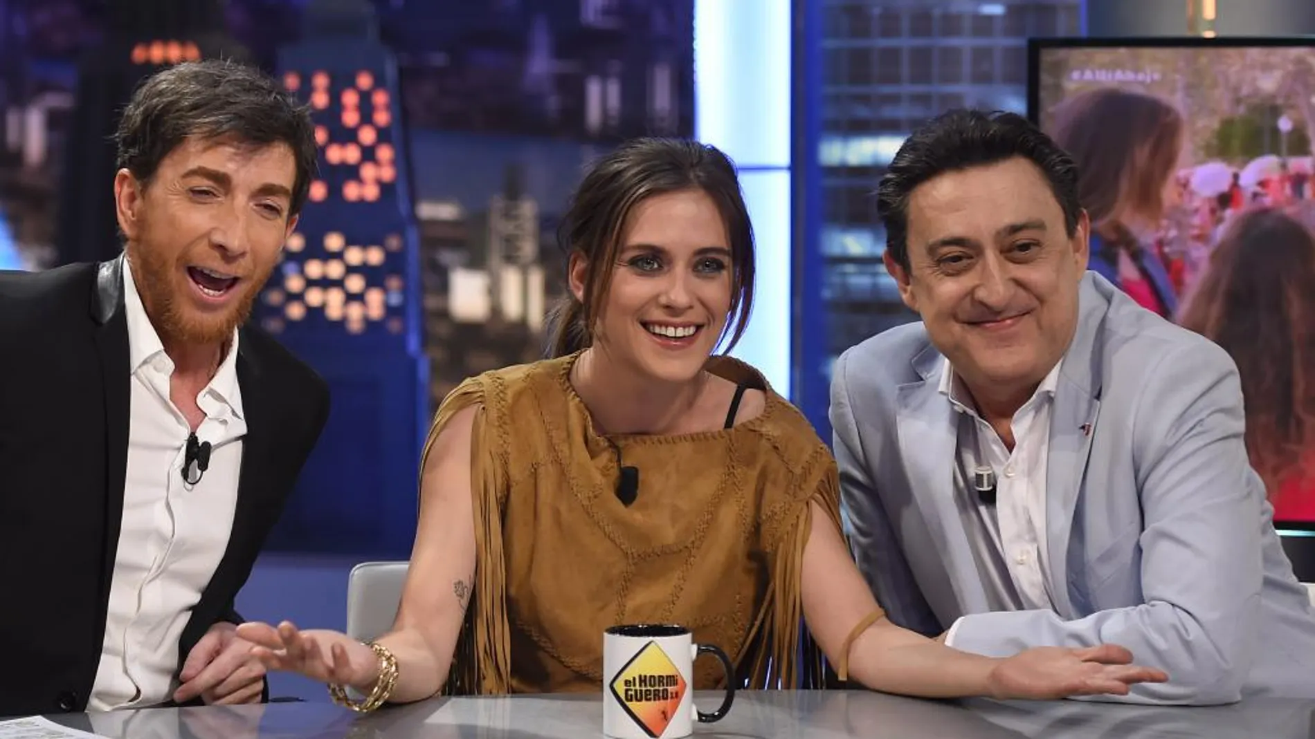 El presentador Pablo Motos y los actores María León y Mariano Peña, durante “El Hormiguero”