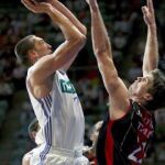 El Real Madrid gana al Tau (102-82) y fuerza el tercer partido